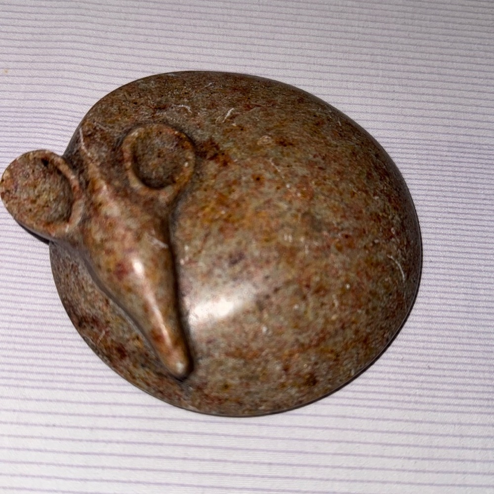 🐈‍⬛ African Carved Soapstone paper weight mouse Figurine